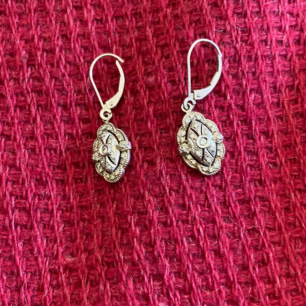 Vintage-Inspired White Gold Drop Earrings